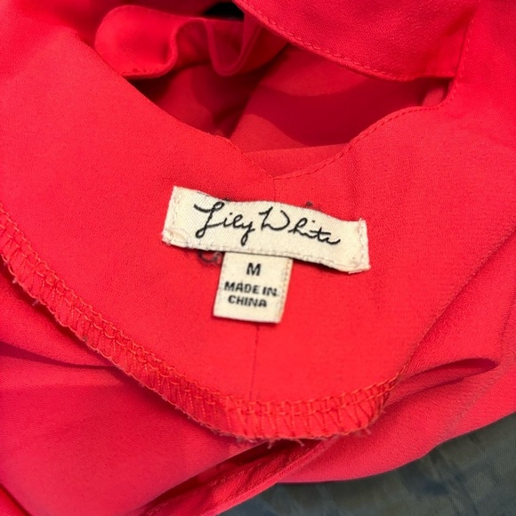 🛍️3/$30 Lily white women’s red  lightweight blouse shirt in size medium - Picture 7 of 7